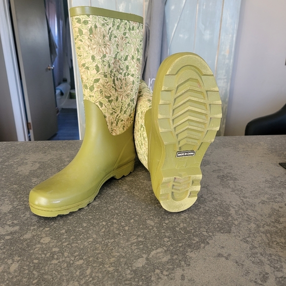 Ladies rubber gardening/rain boots - Picture 3 of 4